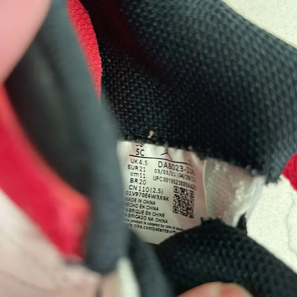 JORDAN MAX AURA 3 PS 'WHITE VERY BERRY' Size 5C DA8023-106